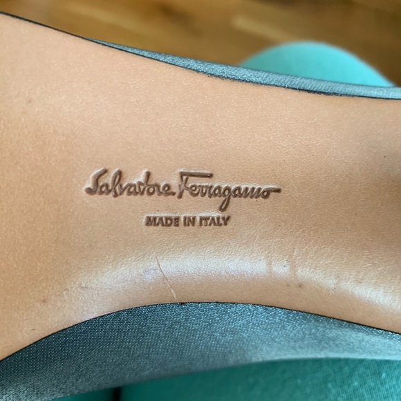 Salvatore Ferragamo Pewter Gray metallic pumps - Picture 7 of 7